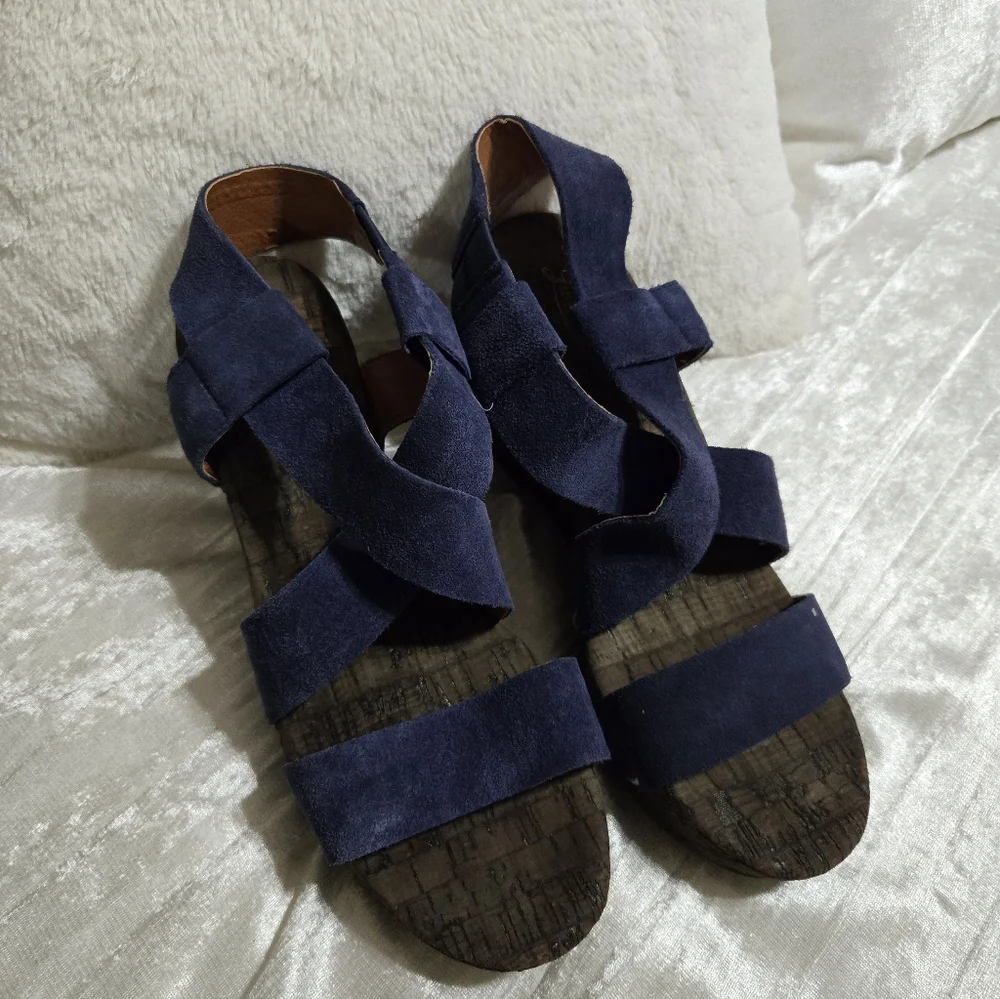 Leather Navy Sandals By Lucky Brand. NWOT NEVER WORN Size 7 1/2